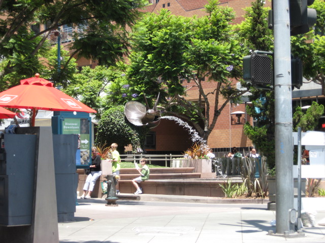 617x456 pixels (162K)